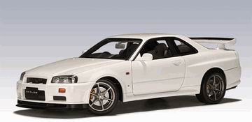 Модель 1:18 Nissan Skyline R34 GTR / white