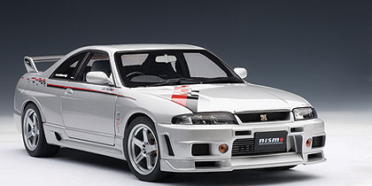 Модель 1:18 Nissan Skyline GT-R R-Tune (R33) - silver