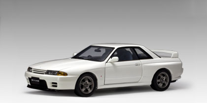 Модель 1:18 Nissan Skyline GT-R R32 - crystal white