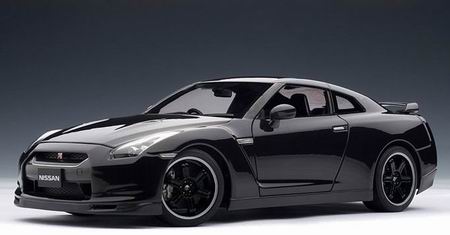 Модель 1:18 Nissan GT-R (R35) Spec V - ultimate opal black