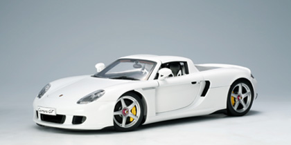 Модель 1:18 Porsche Carrera GT - white