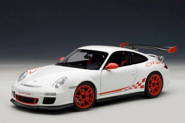 Модель 1:18 Porsche 911(997) GT3 RS 3.8 - white/red stripes