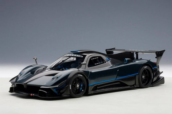 Модель 1:18 Pagani Zonda Revolution - blue/black carbon fiber