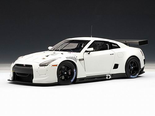 Модель 1:18 Nissan GT-R GT1 FIA-GT - matt white