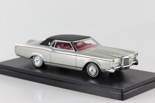 Lincoln Continental Mk III - silver