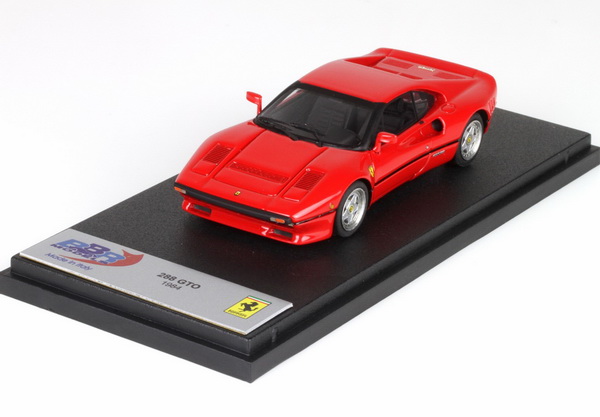 Модель 1:43 Ferrari 288 GTO - red corsa 322