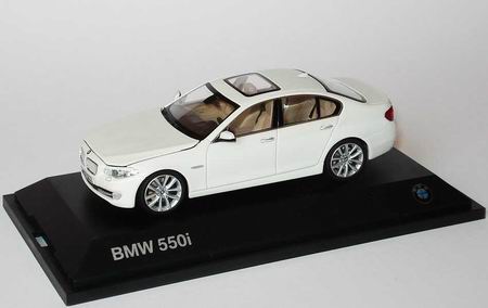 Модель 1:43 BMW 550i (F10) - white