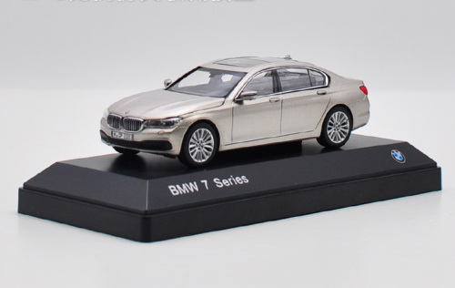 Модель 1:43 BMW 750i Lang (G12) - silver