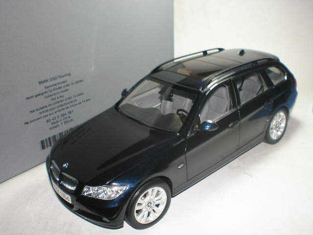 Модель 1:18 BMW 330i Touring - dunkelblau met
