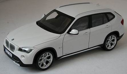 Модель 1:18 BMW X1 xDrive 28i (E84) - alpine white