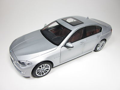 Модель 1:18 BMW 550i (F10) - silver