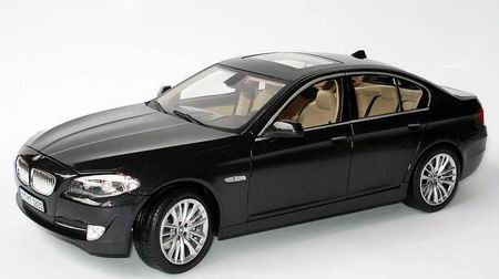 Модель 1:18 BMW 550i (F10) - grey