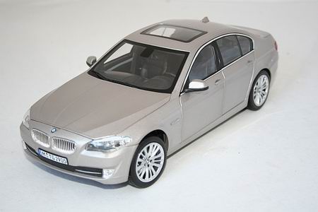 Модель 1:18 BMW 550i (F10) - silver