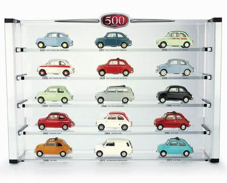 Модель 1:43 FIAT 500 `Collezione PERFETTA` (display case with 15 models / Espositore con 15 modelli)