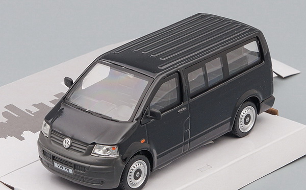 Модель 1:43 Volkswagen T5 Mini Bus - black