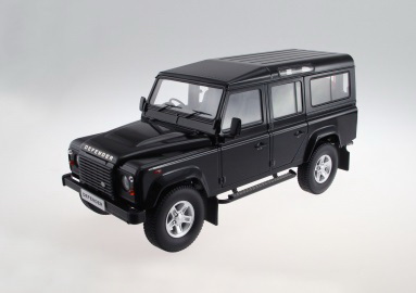 Модель 1:18 Land Rover Defender 110 RHD (Santorini Black)