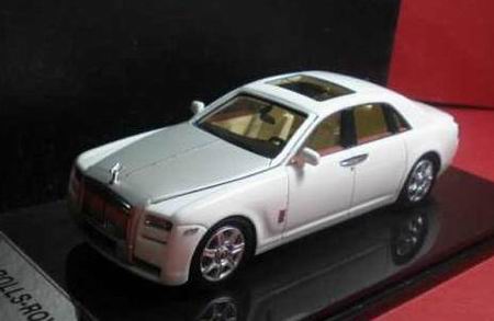 Модель 1:43 Rolls-Royce 200EX - white/silver
