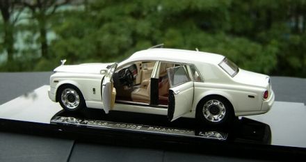 Модель 1:43 Rolls-Royce Phantom LWB - white (с открывающимися дверьми)