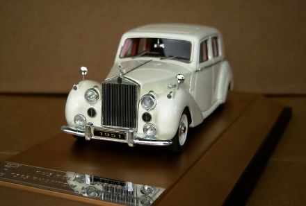 Модель 1:43 Rolls-Royce Silver Dawn - white