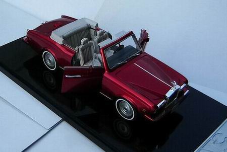 Модель 1:43 Rolls-Royce Corniche Convertible II (с открывающимися дверьми) - red