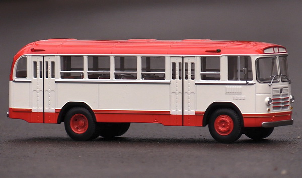 Модель 1:43 Автобус 158В - белый/краный