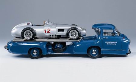 Модель 1:18 Mercedes-Benz «Blue Wonder» Racing Car Transporter + Mercedes-Benz W196 №12