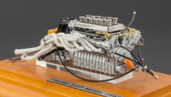 Модель 1:18 Ferrari 312 P Engine in a Showcase