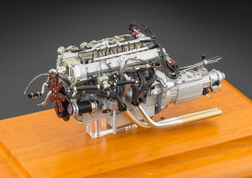 Модель 1:18 Aston Martin DB4 GT Zagato - Motor with display