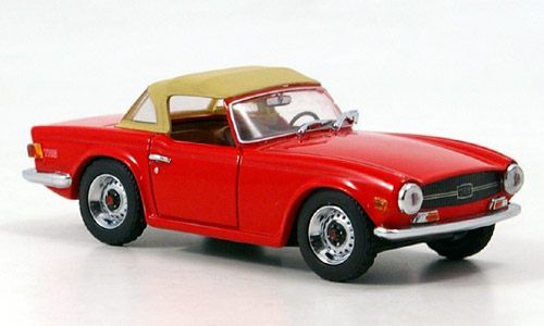 Модель 1:43 Triumph TR6, mit Softtop - red