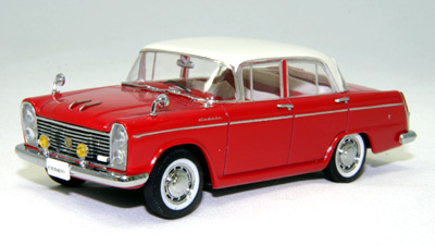 Модель 1:43 Nissan Cedric - red/white
