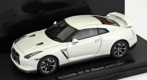Модель 1:43 Nissan GT-R Black Edition (R35) - white
