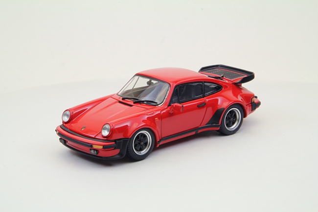Модель 1:43 Porsche 911 turbo - red