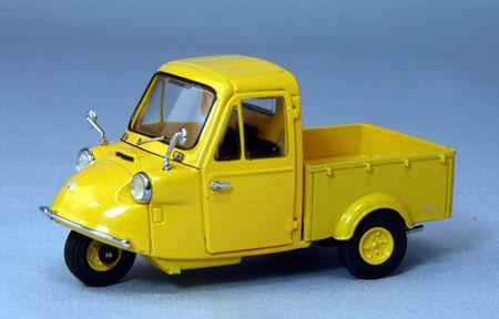 Модель 1:43 Daihatsu Tri-mobile 3х-колесный пикап (с левым рулем) / yellow