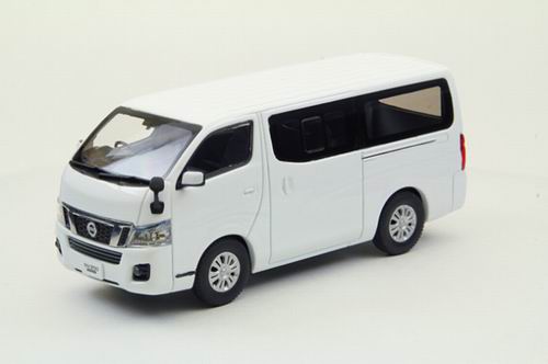 Модель 1:43 Nissan NV350 Caravan - white