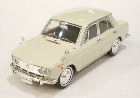 Модель 1:43 Nissan Bluebird 410 - white