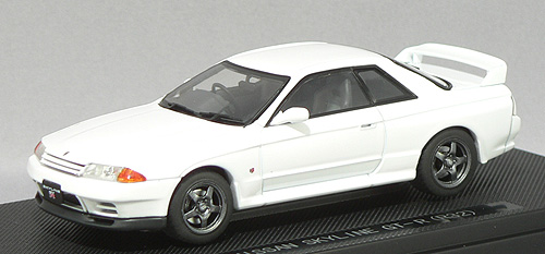Модель 1:43 Nissan Skyline GTR R32 - white