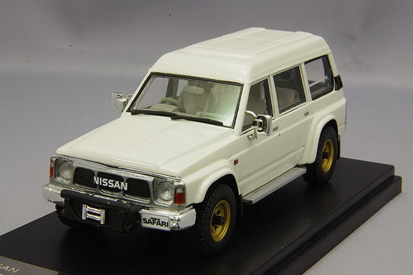 Модель 1:43 Nissan Safari 4х4 High Roof Grand Road (Y60) - white
