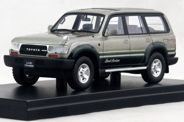 Модель 1:43 Toyota Land Cruiser 80 Turbo 4WD VX-LTD M-Package - silver