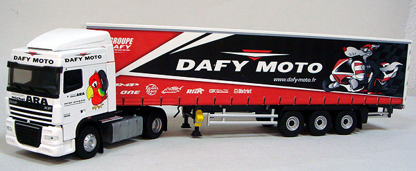 Модель 1:43 DAF XF105 Space Cab с п/прицепом Dafy Moto curtain side