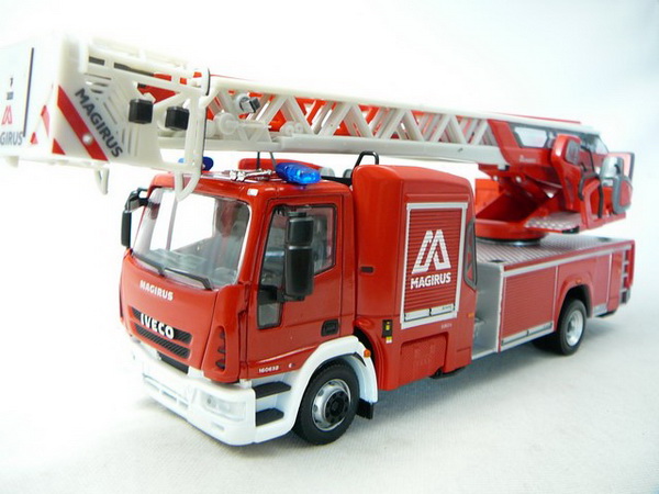 Модель 1:43 IVECO с лестницей Magirus TTL M32 L-AS (пожарный)