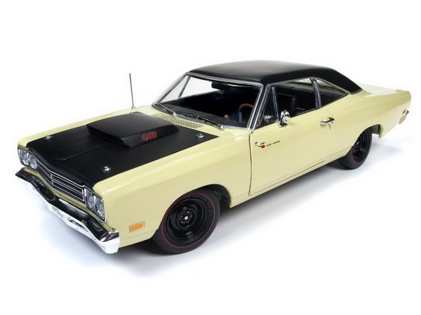 Модель 1:18 Plymouth Road Runner Coupe (Class of 1969) 1969 1/2 - Sunfire Yellow with X9 Black Painted Roof