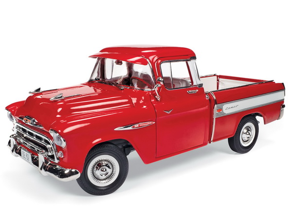 Модель 1:18 Chevrolet Cameo Pickup Truck - cardinal red/white