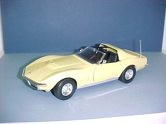 Модель 1:18 Corvette Coupe - yellow