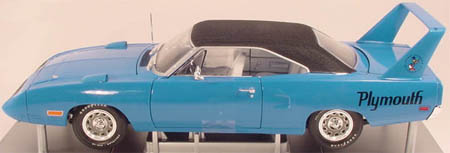 Модель 1:18 Plymouth Superbird petty blue with white interior