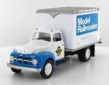 Модель 1:34 Model Railroader - Ford Dry Goods Van in White and Light Blue