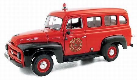 Модель 1:25 International Harvester Travelall with Fire Chief Accessories