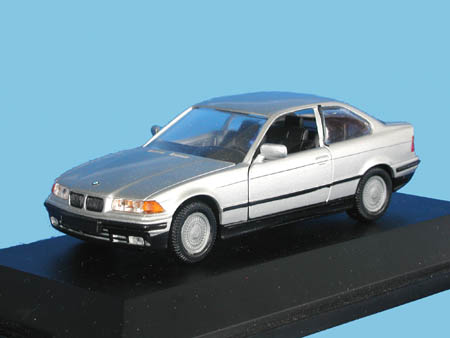 Модель 1:43 BMW 325i