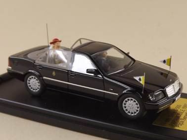 Модель 1:43 Mercedes-Benz S500 PapaMobile Benedetto XVI - black