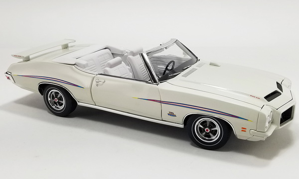 Модель 1:18 Pontiac GTO Judge Convertible - Last Judge Built - 1970 - White