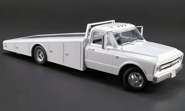 Модель 1:18 Chevrolet C-30 Ramp Truck - white (L.E.996pcs)